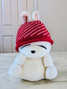 NWOT. RARE Vintage 2000 Mashimaro 11" Plush Wearing Red Striped Beanie Hat .